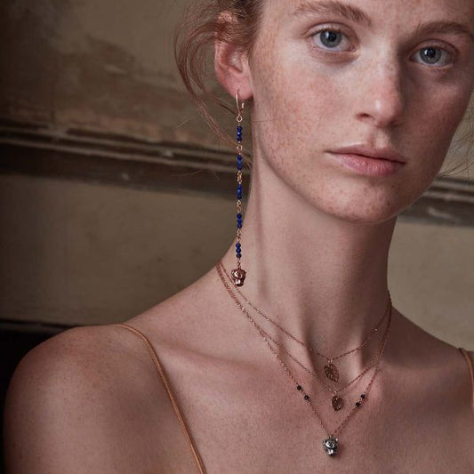 Maman et Sophie GIROCOLLO DI CATENA SOTTILE CON LEOPARDO E SPINELLO